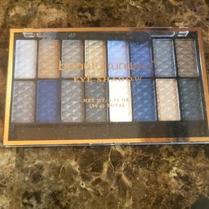 Never used eyeshadow pallet